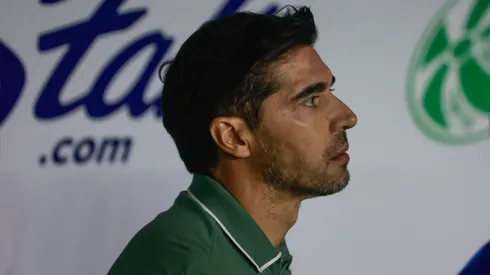 Abel Ferreira em partida contra o Juventude