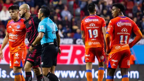 O Corinthians intensifica sua busca por reforços no mercado de transferências e reanima seu interesse em Carlos González, atacante do Tijuana, visando fortalecer o elenco para a próxima temporada. (Foto: IMAGO / Agencia-MexSport)