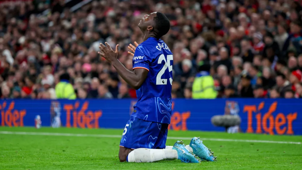 Caicedo comemorando seu gol contra o Manchester United (Foto: IMAGO / Pro Sports Images)