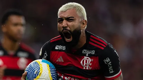 Gabriel Barbosa comemora gol marcado pelo Flamengo.