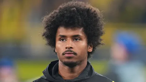Karim Adeyemi antes de jogo pelo Borussia Dortmund