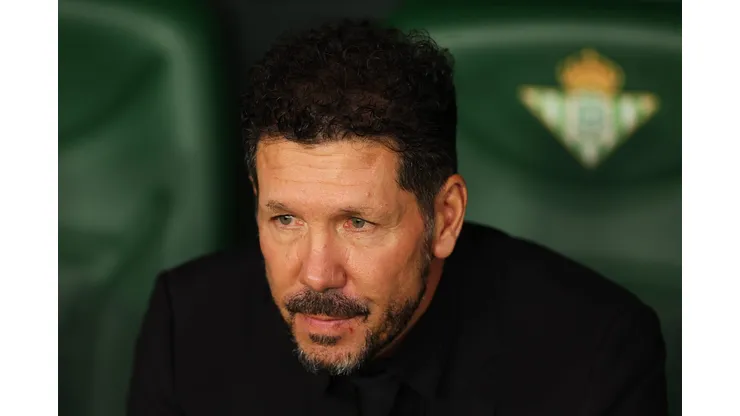 SEVILLE, SPAIN - OCTOBER 27: Diego Simeone, Head Coach of Atletico de Madrid, looks on prior to the LaLiga match between Real Betis Balompie and Atletico de Madrid at Estadio Benito Villamarin on October 27, 2024 in Seville, Spain. (Photo by Fran Santiago/Getty Images)