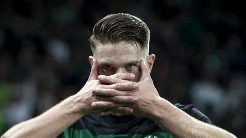 Viktor Gyökeres celebrando após marcar um gol por Sporting