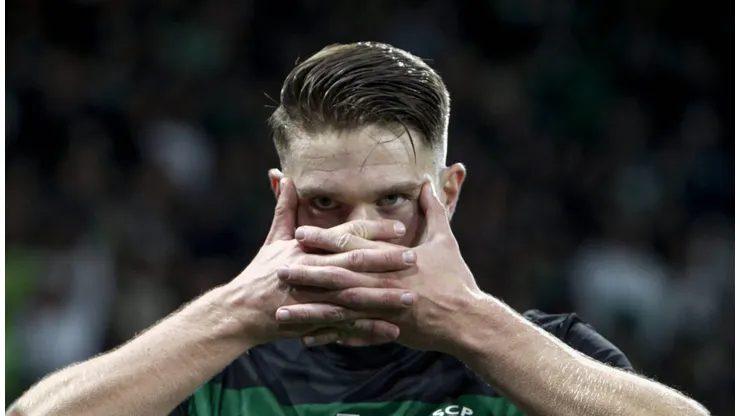 Viktor Gyökeres celebrando após marcar um gol por Sporting