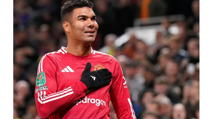 Casemiro comemora um de seus gols na vitória do Manchester United sobre o Leicester, no dia 30 de outubro de 2024. (Sportimage Ltd / Alamy Stock Photo)