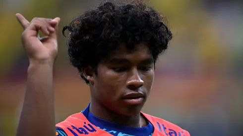 DF - BRASILIA - 15/10/2024 - ELIMINATORIAS COPA DO MUNDO 2026, BRASIL X PERU - Endrick jogador do Brasil durante aquecimento antes partida contra o Peru no estadio Mane Garrincha pelo campeonato Eliminatorias Copa Do Mundo 2026. Foto: Mateus Bonomi/AGIF