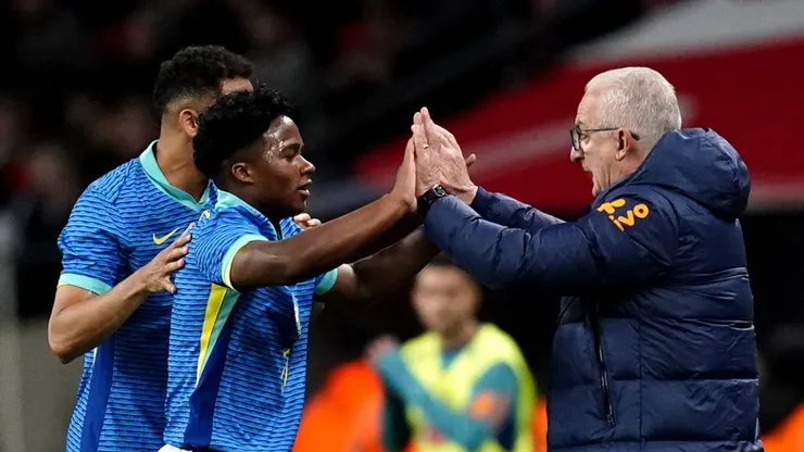 Endrick e Dorival Júnior em partida pela Seleção Brasileira