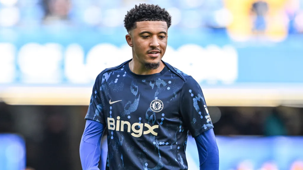 Jadon Sancho ficará fora do jogo contra o Manchester United (Foto: IMAGO / News Images)