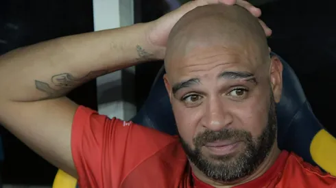 Adriano Imperador é defendido na web