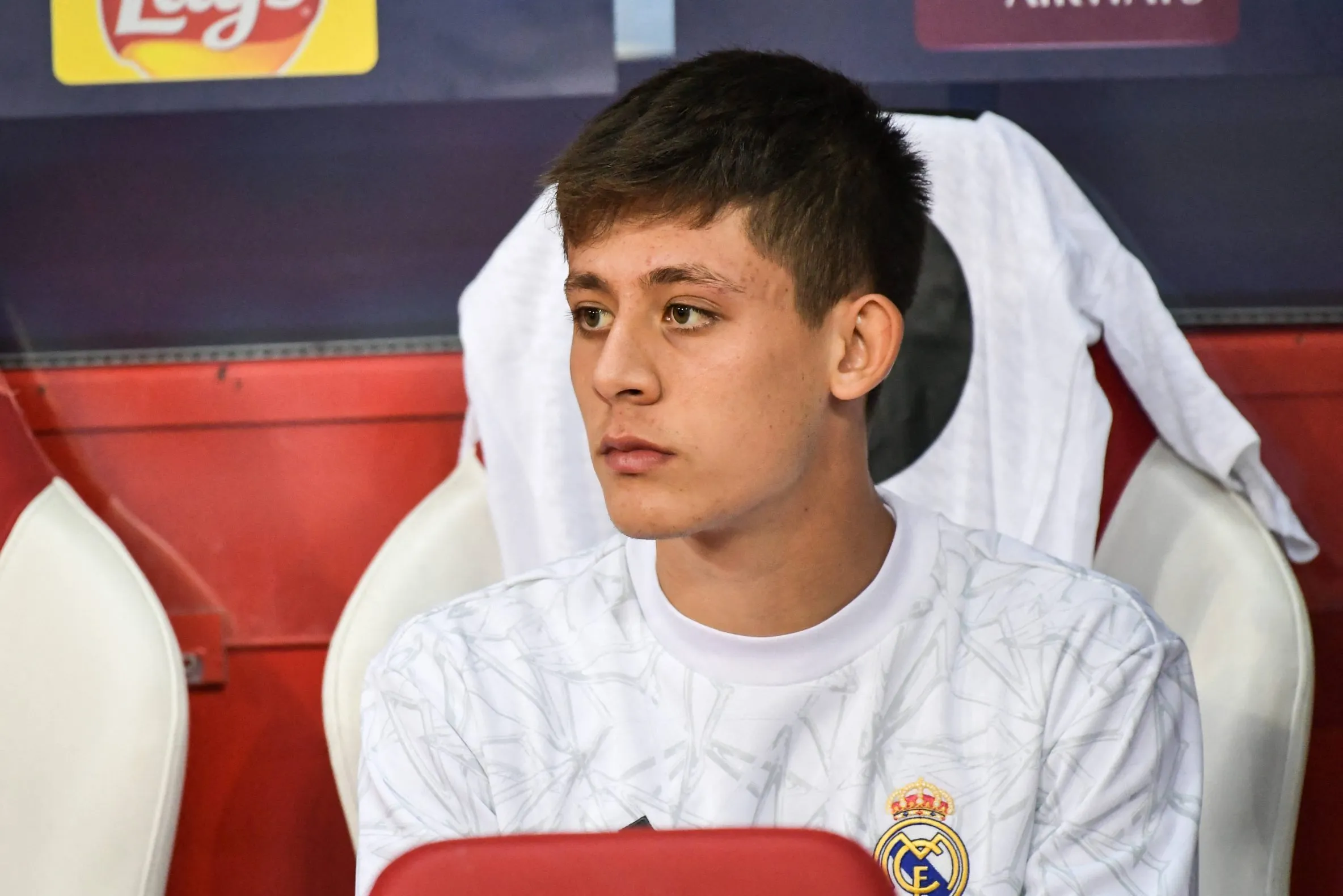 Arda Güler no banco de reservas do Real Madrid. foto: IMAGO / ABACAPRESS