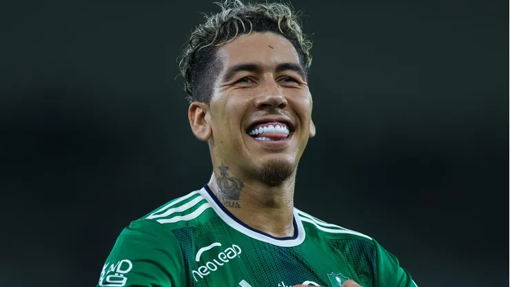 Roberto Firmino pode deixar o Flamengo de lado para jogar em outro grande clube (Photo by Yasser Bakhsh/Getty Images)