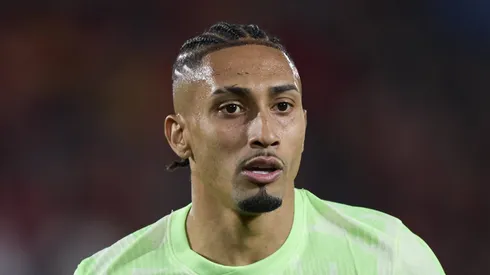 Raphinha, do Barcelona, celebra volta de Yamal em vitória na LaLiga.