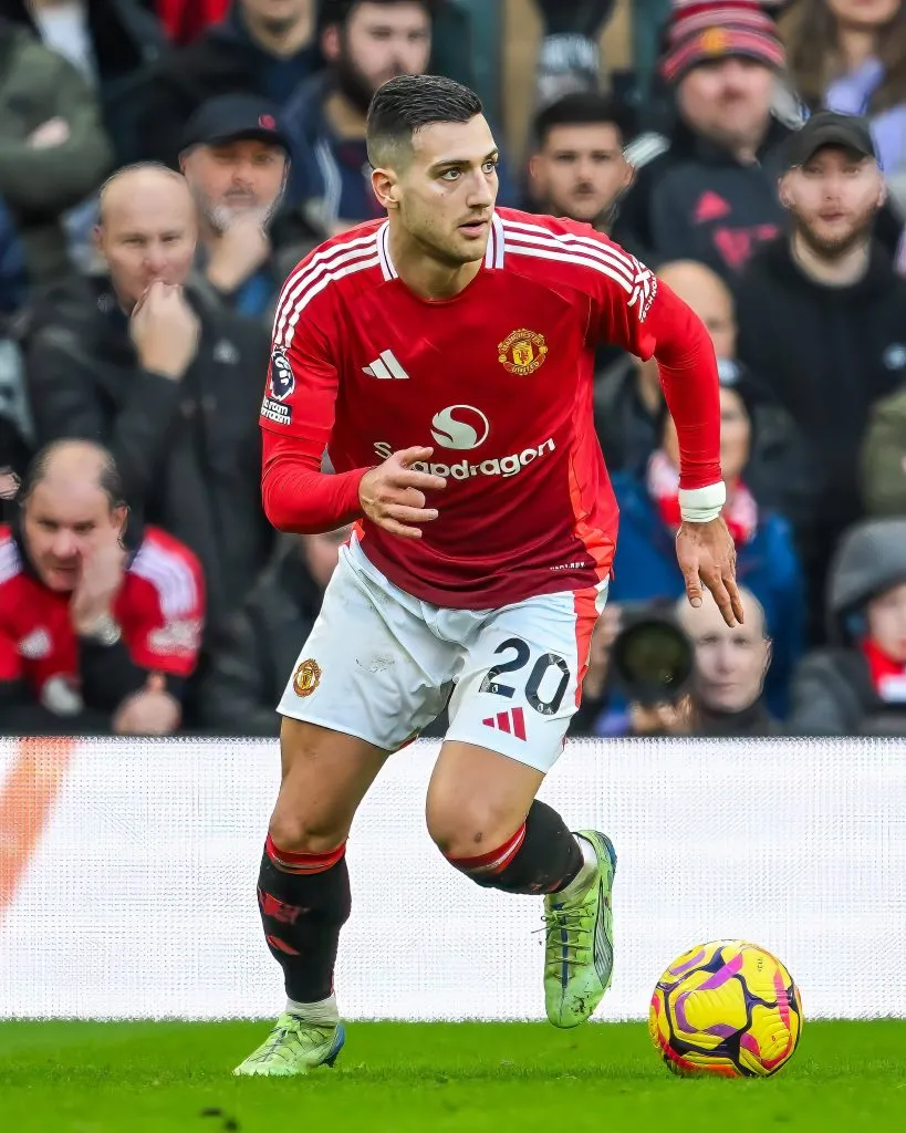 Dalot, defensor do Manchester United, se tornou alvo do Real Madrid e agora do Barcelona. Foto: IMAGO /&nbsp;News Images