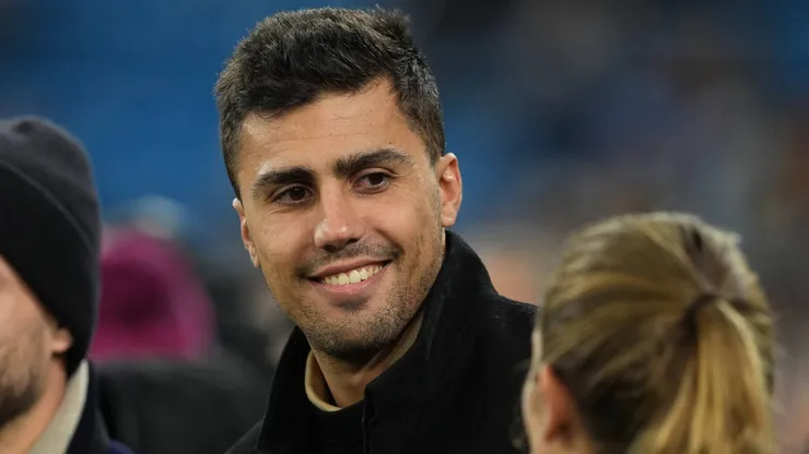 Rodri em homenagem pela conquista da Bola de Ouro 2024.