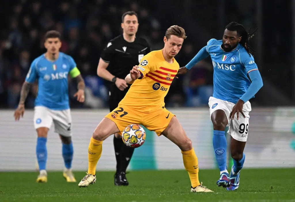 De Jong enfrentando o Napoli (Photo by Francesco Pecoraro/Getty Images)