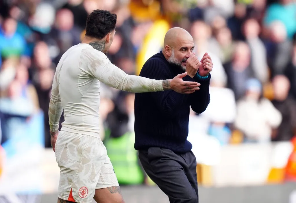 Pep Guardiola e Ederson discutem no gramado. Foto: IMAGO / PA Images.