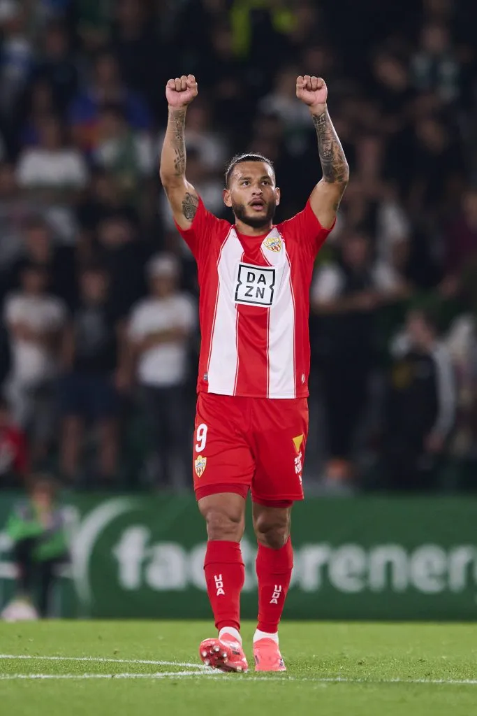 Luis Suárez comemora pelo Almería. Jogador é alvo do Flamengo. Foto: IMAGO / Photo Players Images
