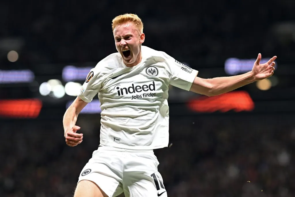 Larsson em campo pelo Frankfurt (Photo by Christian Kaspar-Bartke/Getty Images)