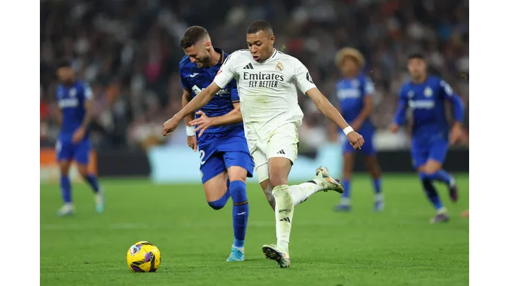 Mbappé em ação pelo Real Madrid contra o Getafe (Foto: Florencia Tan Jun/Getty Images)