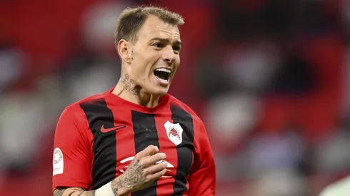 Flamengo faz sondagem por Roger Guedes.