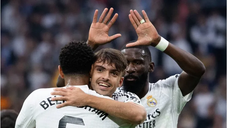 O Real Madrid está se preparando para oferecer um novo contrato ao jovem defensor Raúl Asencio, destacando sua evolução no clube e a crescente confiança da diretoria. (Foto: IMAGO / Alex Perez)