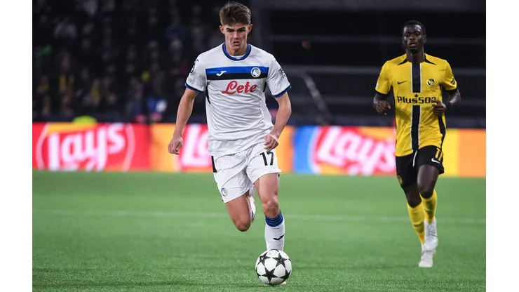 Charles De Ketelaere em ação durante o duelo entre Young Boys e Atalanta, no dia 26 de novembro de 2024. (Sipa US / Alamy Stock Photo)