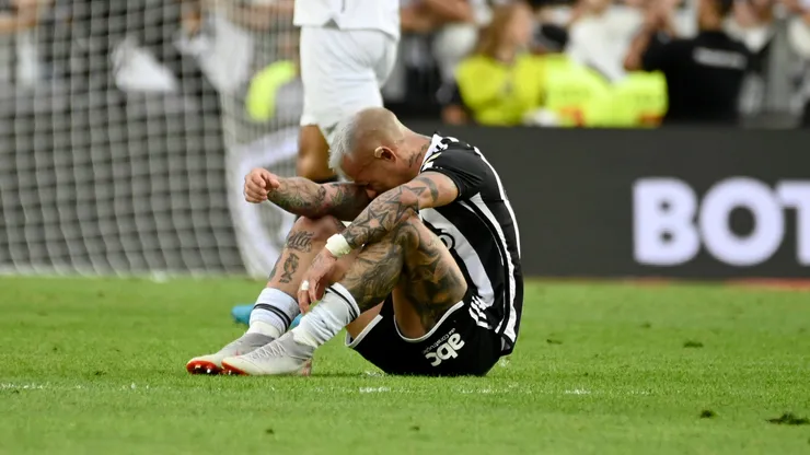 Eduardo Vargas após a derrota na Libertadores