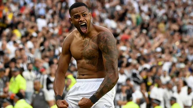 Júnior Santos comemora o gol do título da Libertadores 2024 (Foto: IMAGO / NurPhoto)