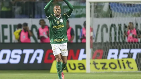 Mayke, jogador do Palmeiras em campo – Foto: Ricardo Moreira/Getty Images)