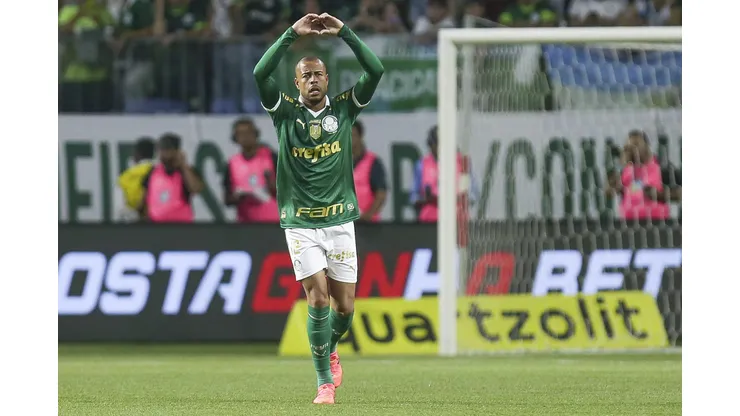 Mayke, jogador do Palmeiras em campo - Foto: Ricardo Moreira/Getty Images)