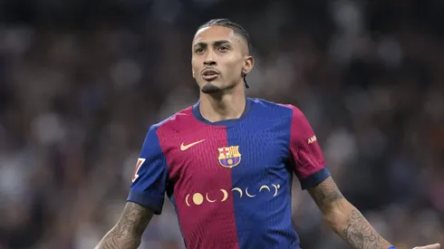 Raphinha tem brilhado no Barcelona com atuações espetaculares e números impressionantes. O sucesso do brasileiro é resultado de fatores que vão além de sua habilidade, incluindo um novo esquema tático, melhorias físicas e um papel de liderança no time. (Foto: IMAGO / Guillermo Martinez)