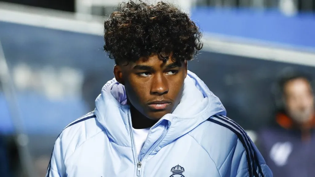 Endrick no banco de reservas do Real Madrid