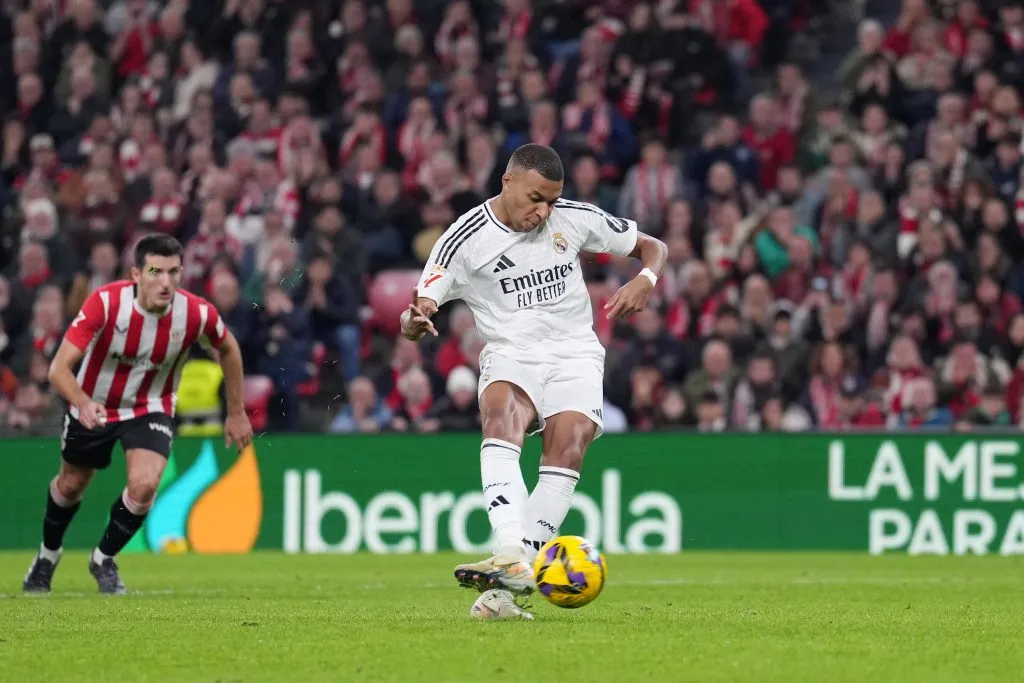 BILBAO, SPAIN – DECEMBER 04: Kylian Mbappe of Real Madrid misses a penalty during the LaLiga match between Athletic Club and Real Madrid CF at Estadio de San Mames on December 04, 2024 in Bilbao, Spain. (Photo by Juan Manuel Serrano Arce/Getty Images)