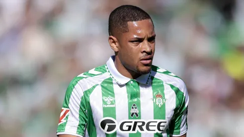 Vitor Roque tem partida desastrosa pelo Real Betis