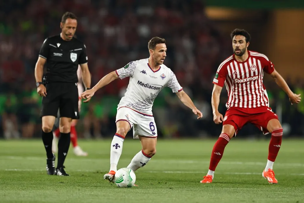 Arthur Melo em ação pela Fiorentina.