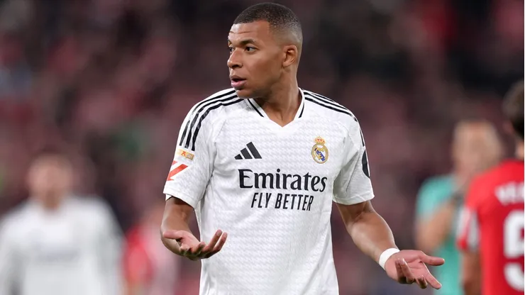 Ancelotti decide se Mbappé irá ou não para o banco de reservas no Real Madrid (Photo by Juan Manuel Serrano Arce/Getty Images)