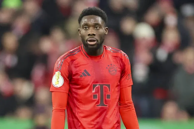 Alphonso Davies é alvo do Manchester United e clube quer reunião já em janeiro. foto: IMAGO /&nbsp;DeFodi Images