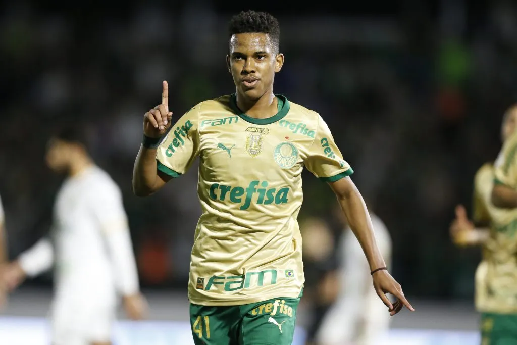 Estêvão no duelo diante do Cuiabá (Photo by Miguel Schincariol/Getty Images)