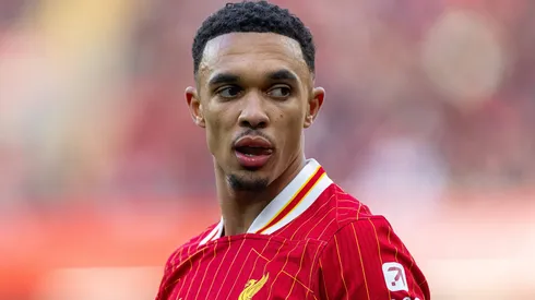 Alexander-Arnold, mas jogador pode deixar o clube. Substituto é analisado. Foto: IMAGO / Propaganda Photo