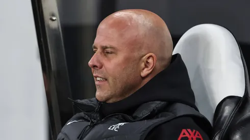 Arne Slot em partida pelo Liverpool