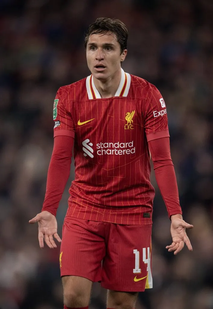 Alguns clubes têm interesse em Chiesa, mas o jogador não quer deixar o Liverpool, segundo o portal. Ele quer ganhar espaço com Arne Slot. Foto: IMAGO /&nbsp;Visionhaus
