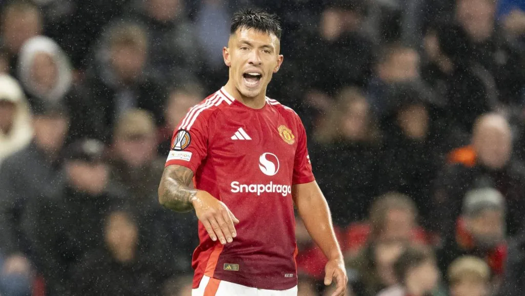 Lisandro Martinez, do Manchester United, reage durante a partida da Fase de Liga da UEFA Europa League 2024/25 (MD 1) entre Manchester United (ManU) e FC Twente, realizada em Old Trafford, em 25 de setembro de 2024, em Manchester, Inglaterra. (Foto: IMAGO / Sports Press Photo)
