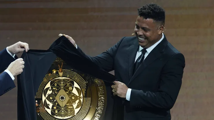 Ronaldo Fenômeno no sorteio do Super Mundial