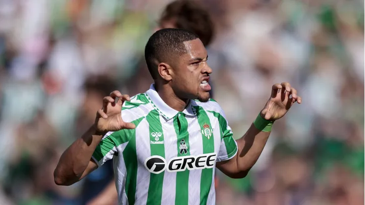 Vitor Roque tem cinco gols no Betis