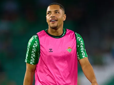 Vitor Roque é criticado por torcedores do Barcelona após comemoração