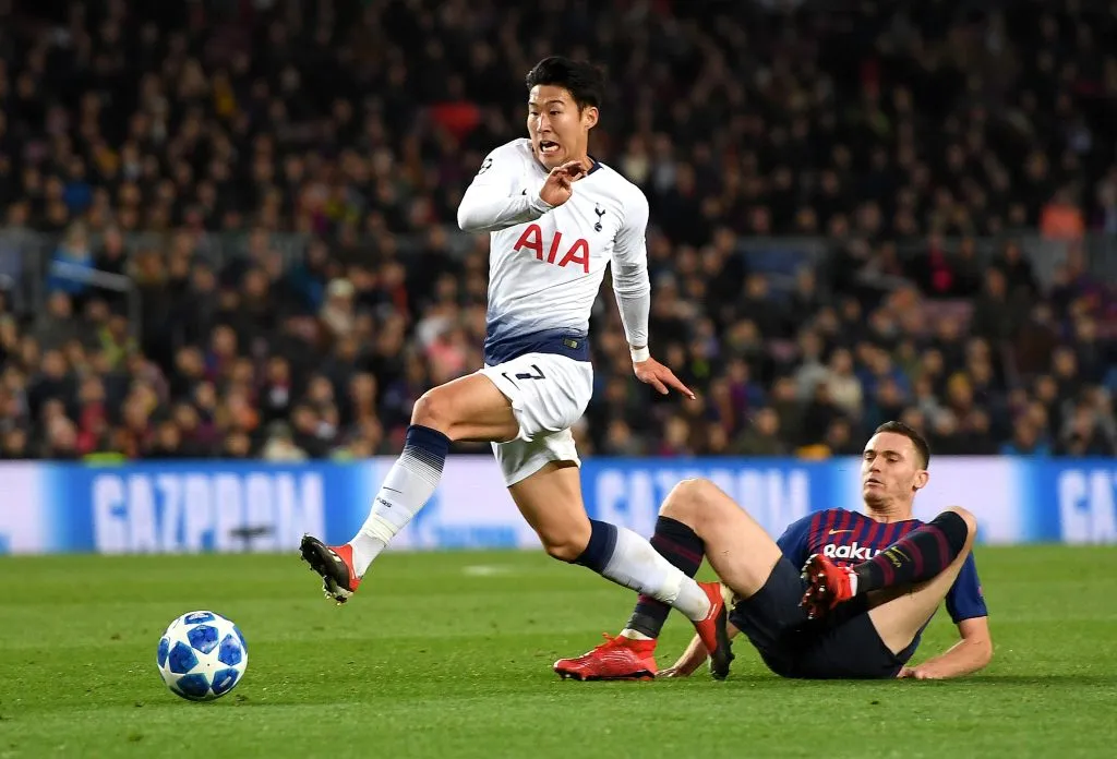 Son enfrentando o Barcelona pela Champions League. (Photo by Alex Caparros/Getty Images)