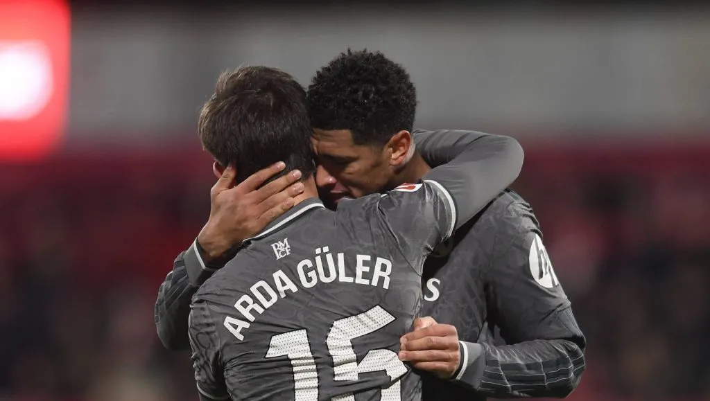 Jude Bellingham comemorando o gol de Arda Güler no duelo entre Girona v Real Madrid em LaLiga (IMAGO / Sergio Ros)