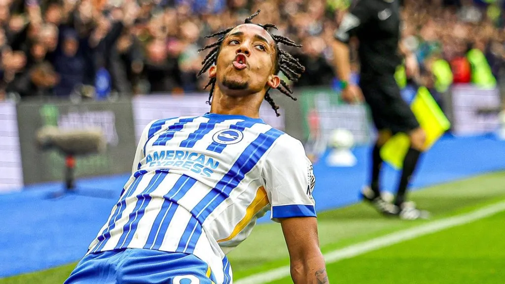 João Pedro (9) do Brighton &amp; Hove Albion marca um gol e comemora durante a partida da Premier League entre Brighton &amp; Hove Albion e Manchester United no Estádio American Express, Brighton &amp; Hove, Inglaterra, em 24 de agosto de 2024. (Foto: IMAGO / Pro Sports Images)