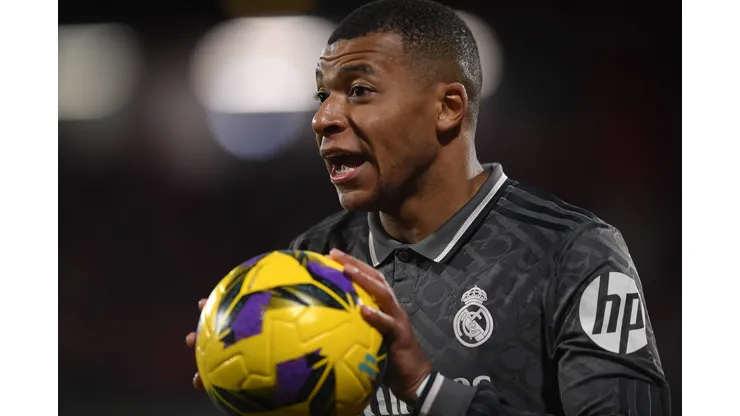 Mbappé em campo pelo Real Madrid durante duelo na La Liga - Foto: Imago