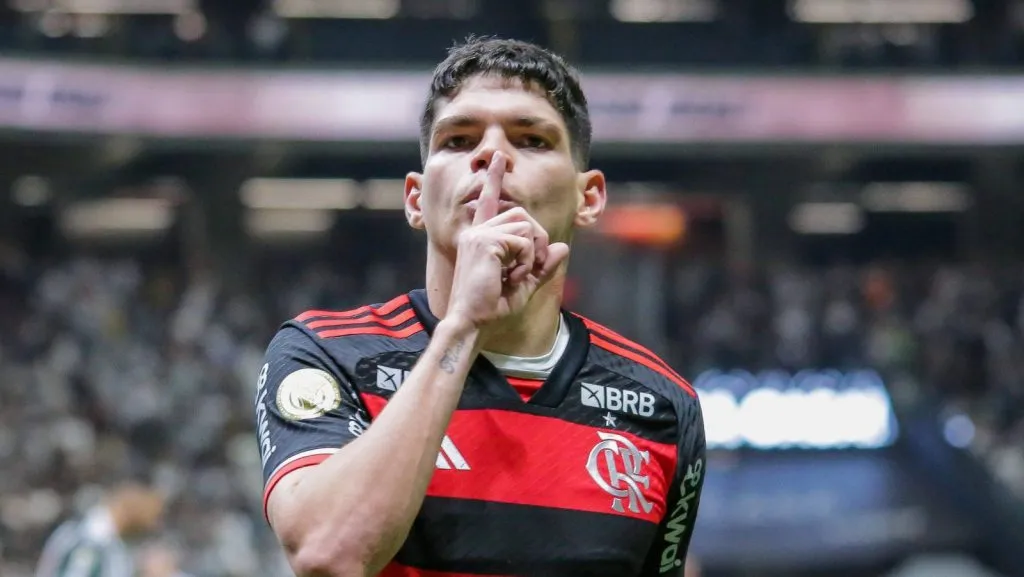 Comemoração do gol de Ayrton Lucas na partida entre Atlético Mineiro e Flamengo, válida pela 14ª rodada do Campeonato Brasileiro 2024, na noite desta quarta-feira (03), realizada na Arena MRV, em Belo Horizonte, Brasil. (Foto: IMAGO / Fotoarena)
